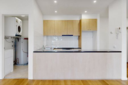 Convenient 2-Bedroom Unit Near Strathmore Train Station - Photo 3