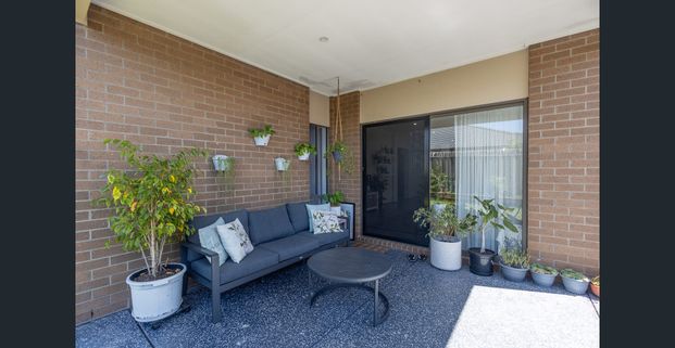 Near New 4 Bedroom Home in Prime Craigieburn Location - Photo 1