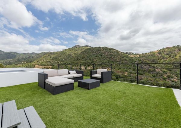 FANTASTIC LUXURIOUS VILLA IN MARBELLA