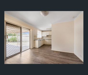 Family Comfort in a Quiet Knoxfield Court - Photo 4