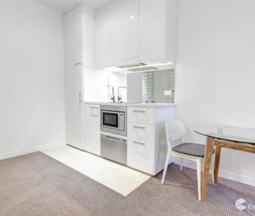 Great views, Central location, Metres from the beach! - Photo 3