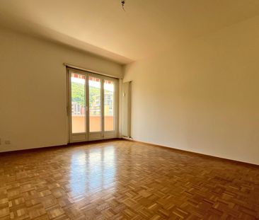 Affittasi luminoso 3.5 in centro Chiasso, in posizione strategica e... - Photo 1