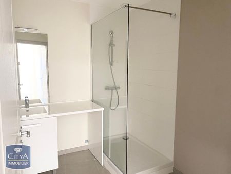 Location Appartement 2 pièces 49m² FONTENAY LE COMTE 85200 - Photo 3