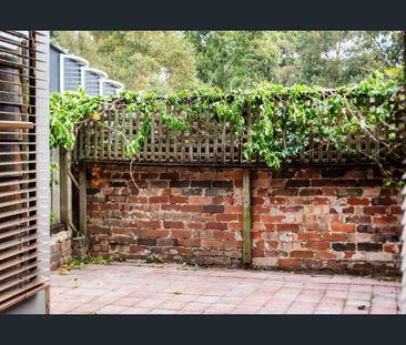 Charming 2-Bedroom Terrace in a Vibrant City-Fringe Location - Photo 5