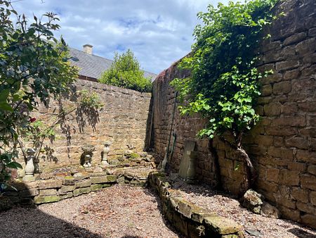 HallMews, Papplewick, NOTTINGHAM - Photo 2