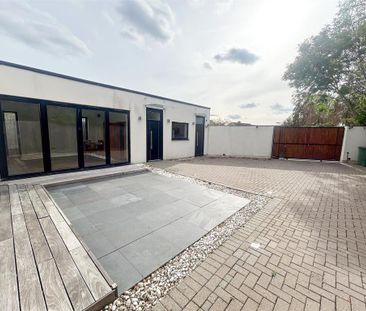 3 bedroom detached bungalow to rent - Photo 3