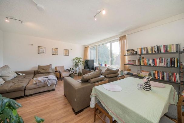 3 bedroom flat to rent - Photo 1