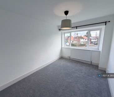 3 bedroom end of terrace house to rent - Photo 2