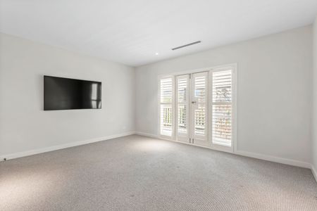 Spacious modern apartment in prime position! - Photo 2