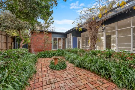 8 Cromer Road, Beaumaris VIC 3193 - House For Rent | Domain - Photo 2