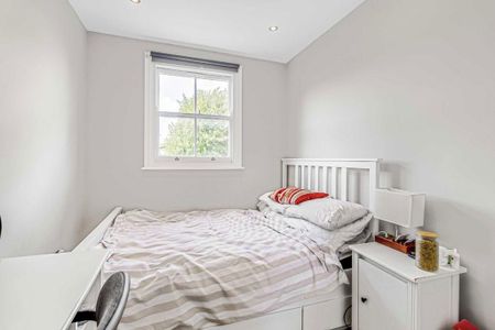 3 bedroom flat to rent - Photo 4