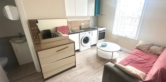 Studio to rent - Photo 2