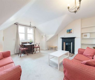 An ideal two bedroom top floor flat, ideally located on Allfarthing... - Photo 2