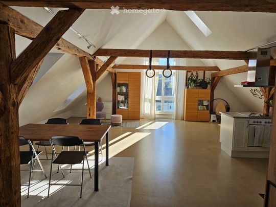 Altbau-Bijou unterm Dach: viel Raum, Holzbalken und eigenem Garten - Foto 1