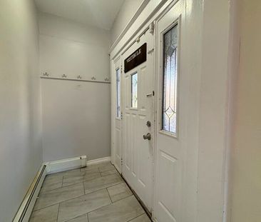 $1,699 / 2 br / 1 ba / 800 sqft 32 Sherman ave S unit 1 - Photo 4