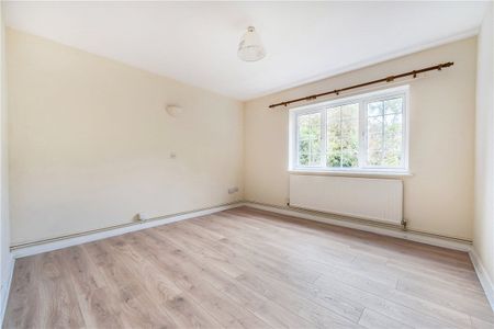 A charming two bedroom bungalow in the village of Baydon. - Photo 5