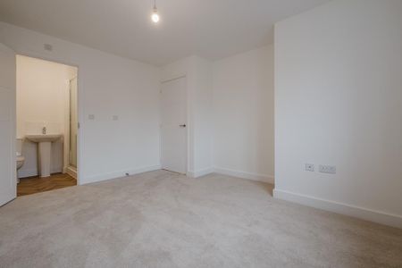 4 bedroom detached house to rent - Photo 2
