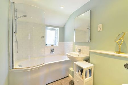 Badgers Hollow, Peperharow Road, Godalming, Surrey, GU7 - Photo 5