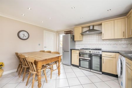 4 bed House - Detached To Let - Photo 5