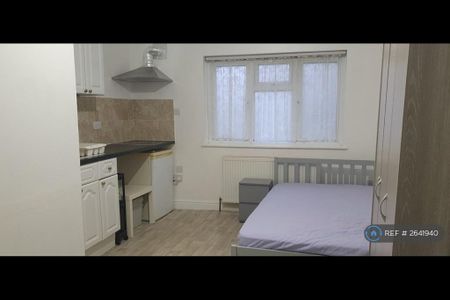 1 bedroom in a house share to rent - Photo 3