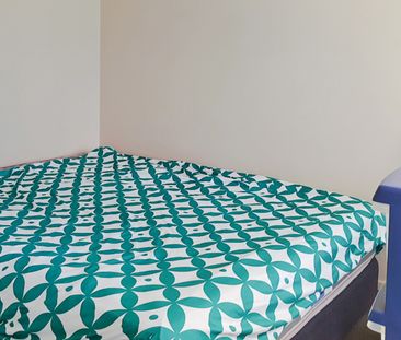 CITY CENTRE - 1 Bedroom Furnished Apartment - Photo 2