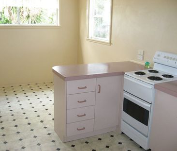 COMFORTABLE FAMILY HOME - Photo 2