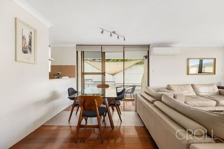 Generous Three Bedroom & Three Outdoor area Townhouse - Photo 2