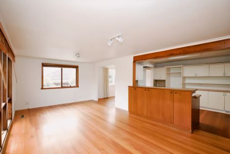 3 Bed, 1 Bath - Photo 2