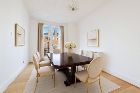A Stunning Three Bedroom Apartment in Popular Portered Mansion Block - Photo 2
