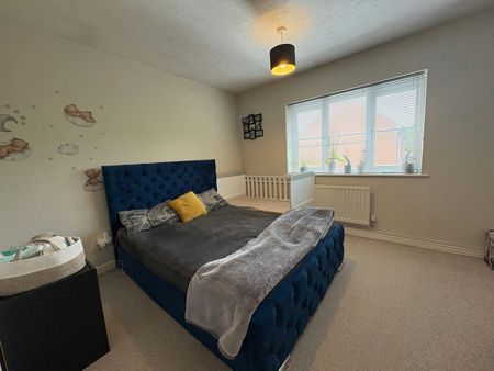 Semi-detached house to rent on - Photo 2