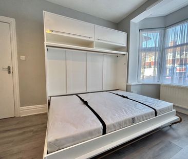 Studio Flat, London, NW11 - Photo 2