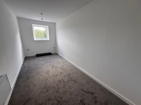 Broadmeadow Flats, Warstones Drive, Wolverhampton - Photo 2