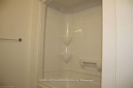 For Lease - 3 Tegan Court, Loyalist, Ontario - Photo 2