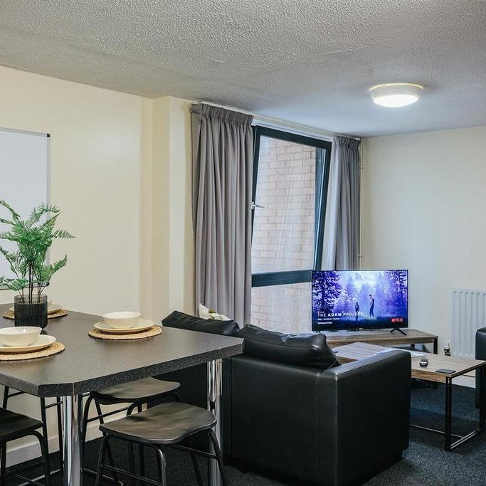 1 bedroom in a flat share to rent - Photo 1