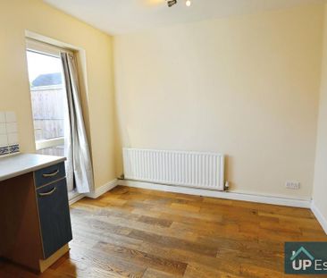 2 bedroom end of terrace house to rent - Photo 3