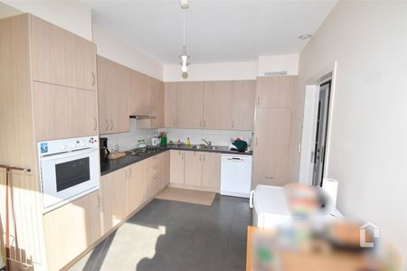 Ruim, recent gelijkvloers appartement in centrum Sint-Denijs-Westerm - Foto 5