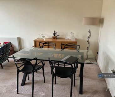 2 bedroom penthouse to rent - Photo 3