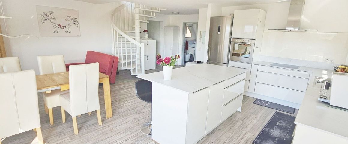 Großzügige, moderne 4-Zimmer-Maisonettewohnung mit Balkon in Rümmingen - Foto 1