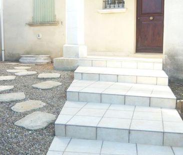 ROGNONAS - Villa R+1 avec terrasse, garage, jardin., - Photo 5