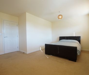 4 bedroom Town House to let - Photo 2