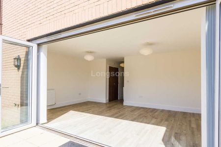 3 bedroom end of terrace house to rent - Photo 2