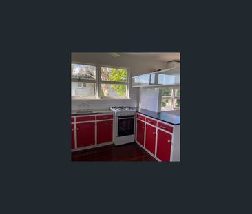 2 Bedroom Upstairs Unit in West End - Photo 2