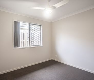 Perfect location opposite Gainsborough State School! - Photo 4