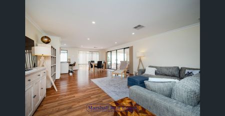 Spacious Family Home in Cul-de-sac – Lawn Mowing Included - Photo 3