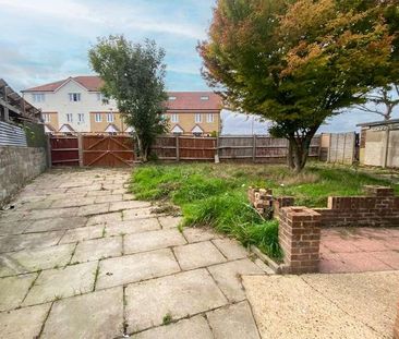 Albatross Avenue, Rochester, Kent, ME2 - Photo 3