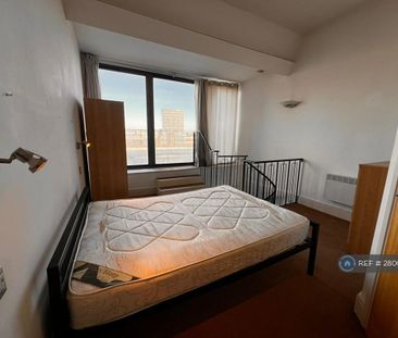 1 bedroom flat to rent - Photo 2