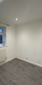 Sutton Hall Road, Greater London, TW5 - Photo 3