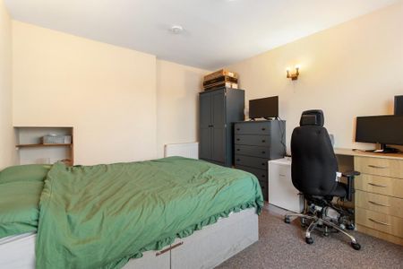 6 bedroom semi-detached house to rent - Photo 2