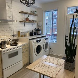 Charmant 3 1/2 Semi Meublé Sur Le Plateau Mont Royal . Rénové En 2023 - Photo 3