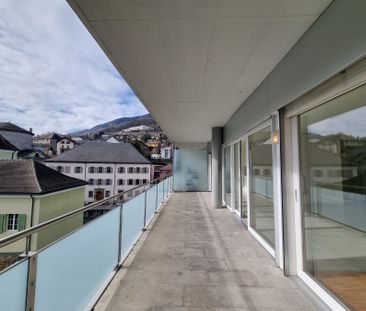 Charmant appartement de 2.5 pièces avec grand balcon au centre-ville - Photo 5